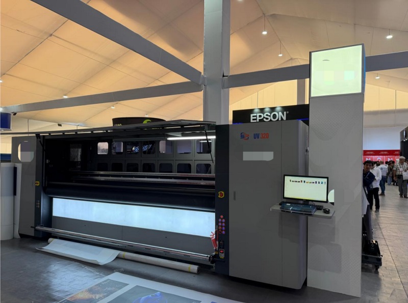 Roll-to-roll UV DTF printer