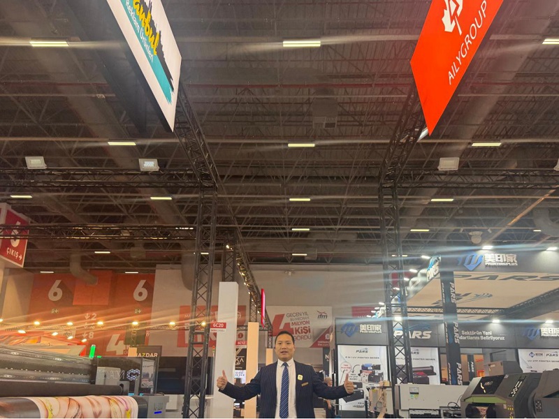UV flatbed printers exhibited machines